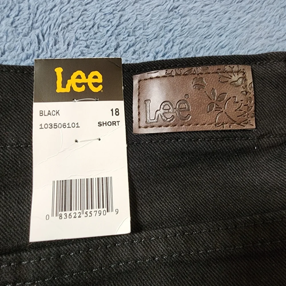 2 pair Lee Jeans Women's 18 Short Elastic Waist Relaxed Tapered Mid Rise Black - Picture 3 of 10